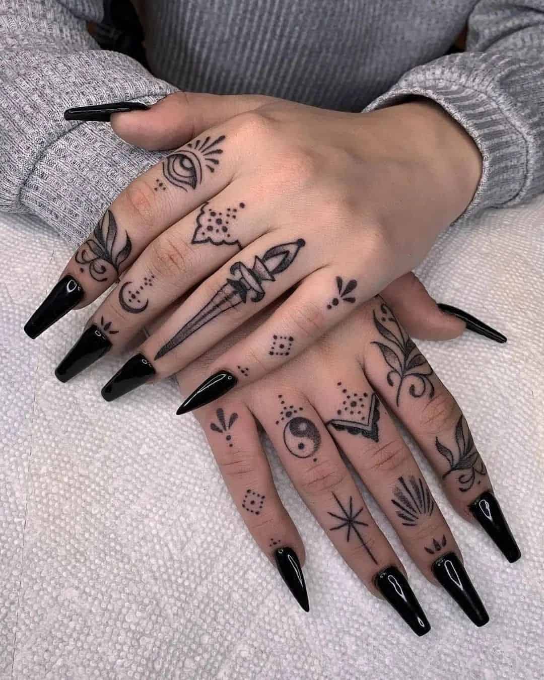 Aggregate 97+ about finger tattoos for girls unmissable - in.daotaonec