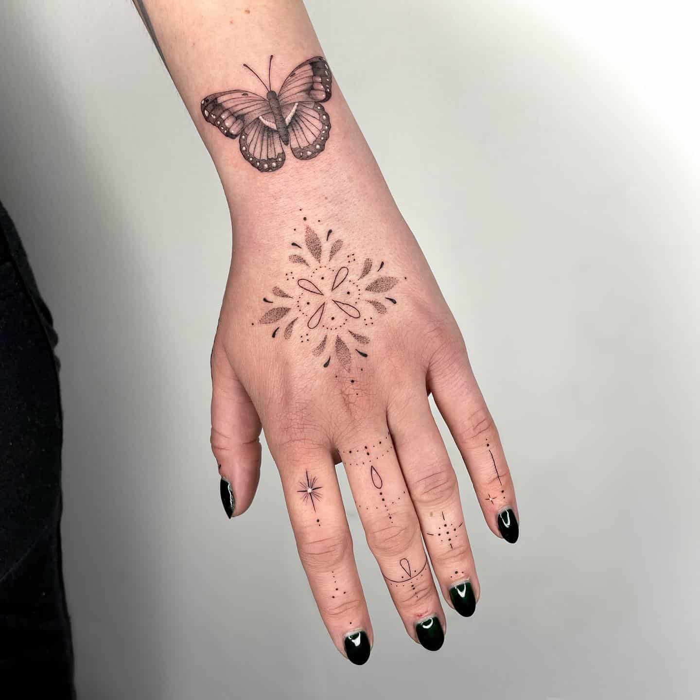 Hand Tattoo Ideas 15