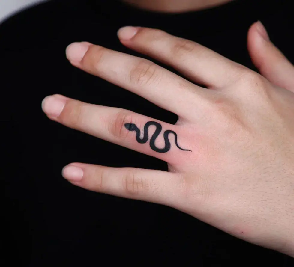 50 Awesome Finger Tattoo Ideas for Men & Women in 2023
