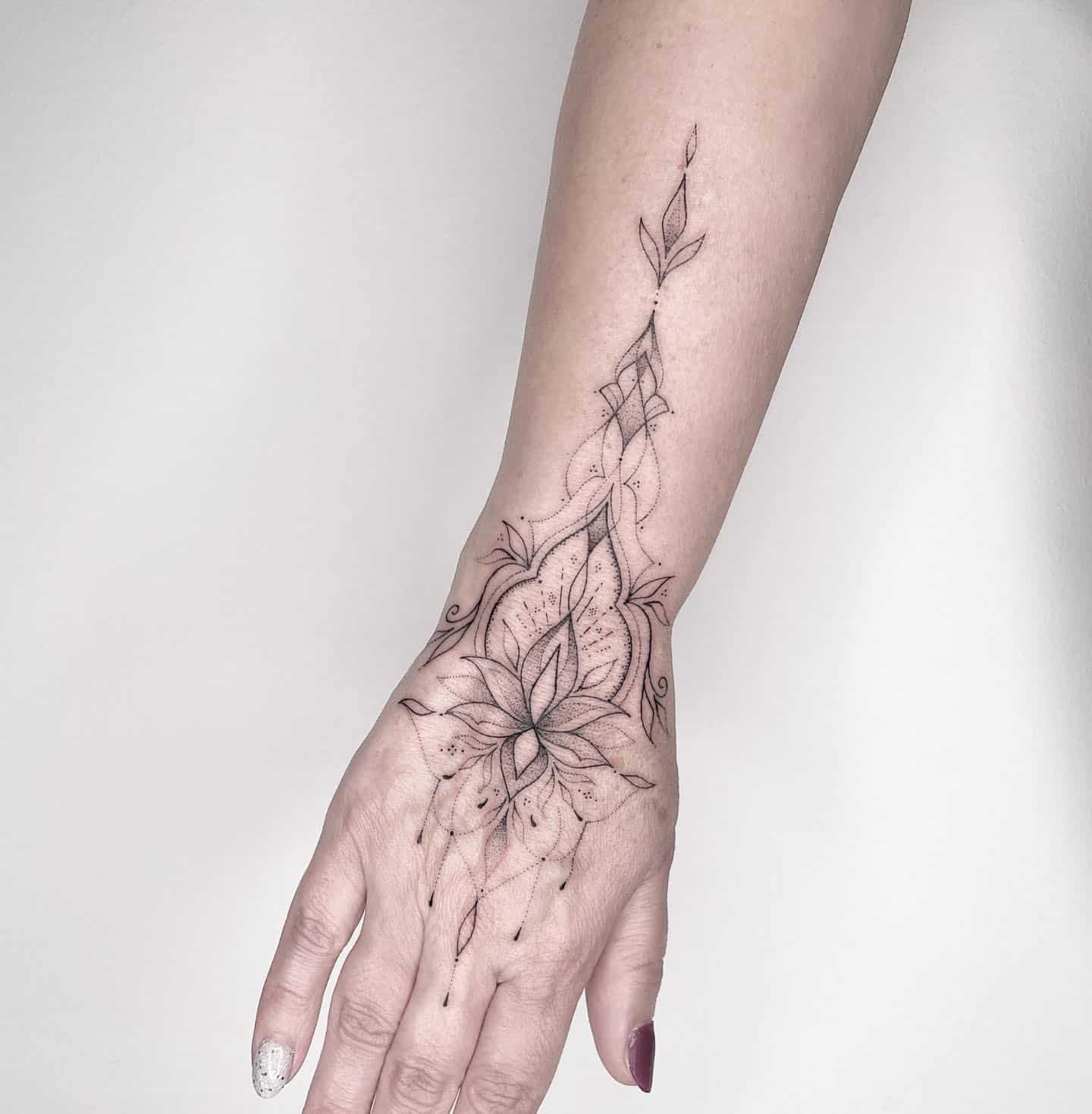 Hand Tattoo Ideas 30