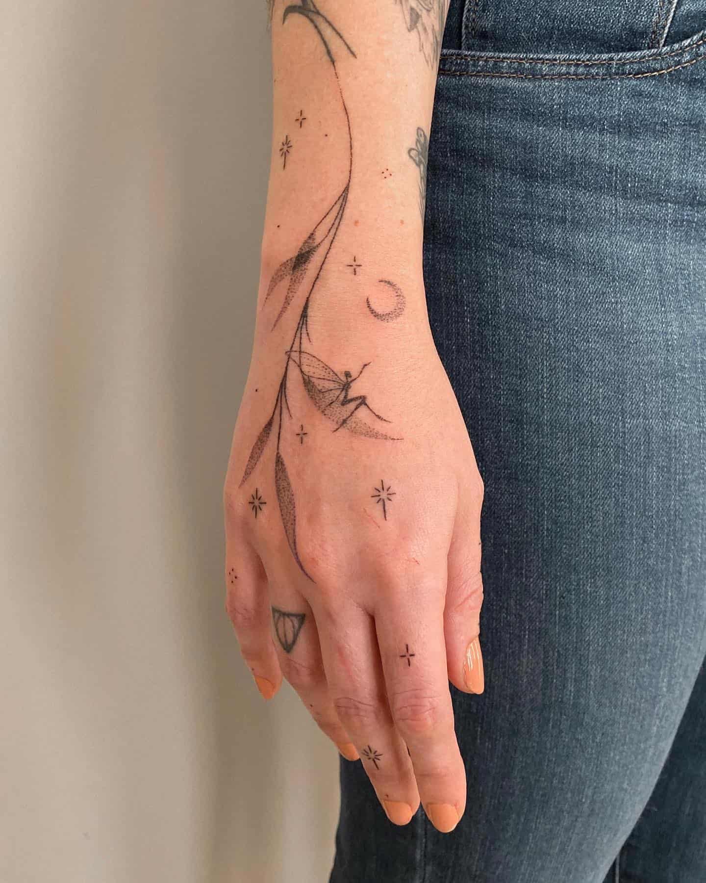Hand Tattoo Ideas 31