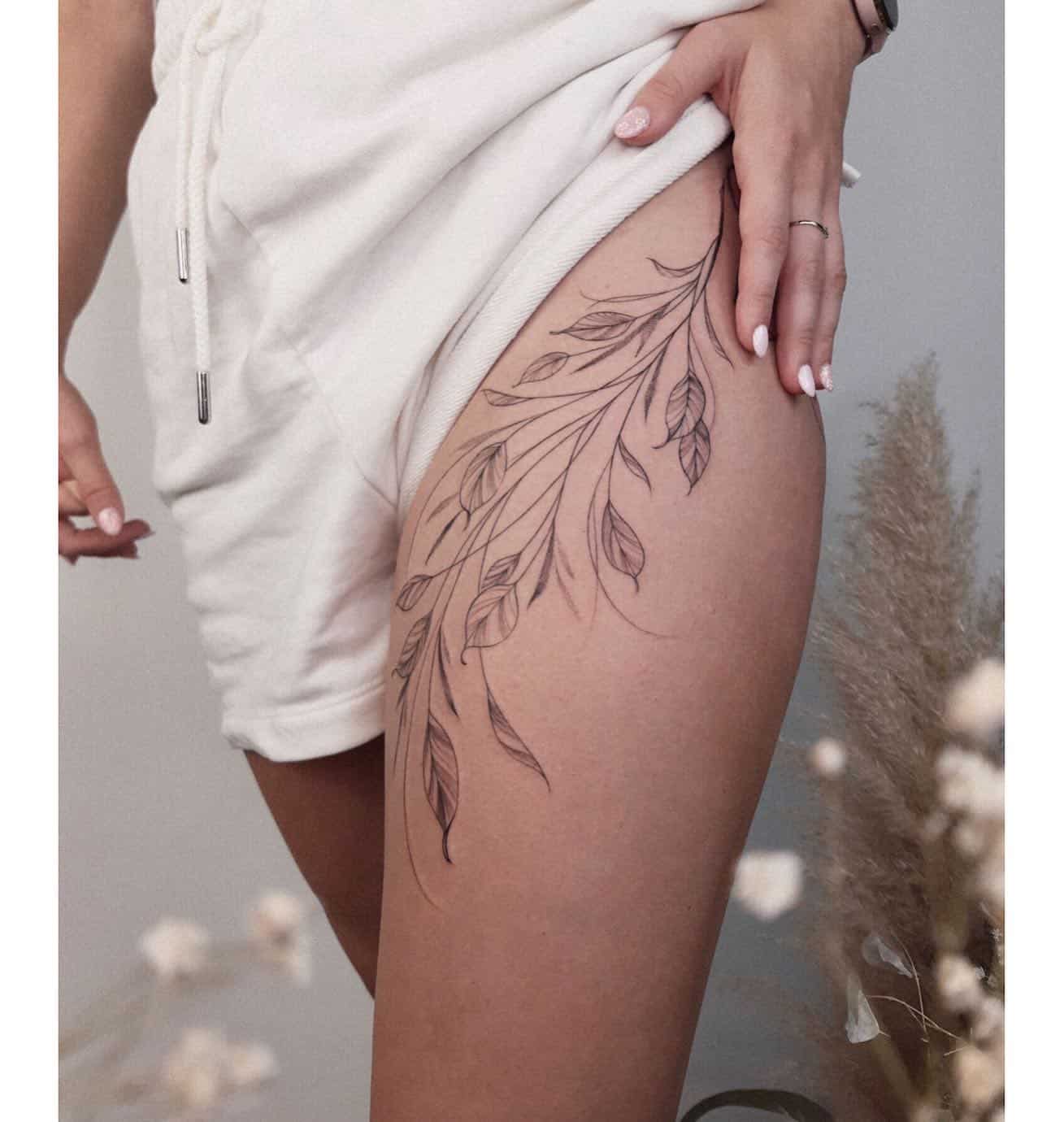 40 Awesome Thigh Tattoo Ideas for Men & Women in 2023