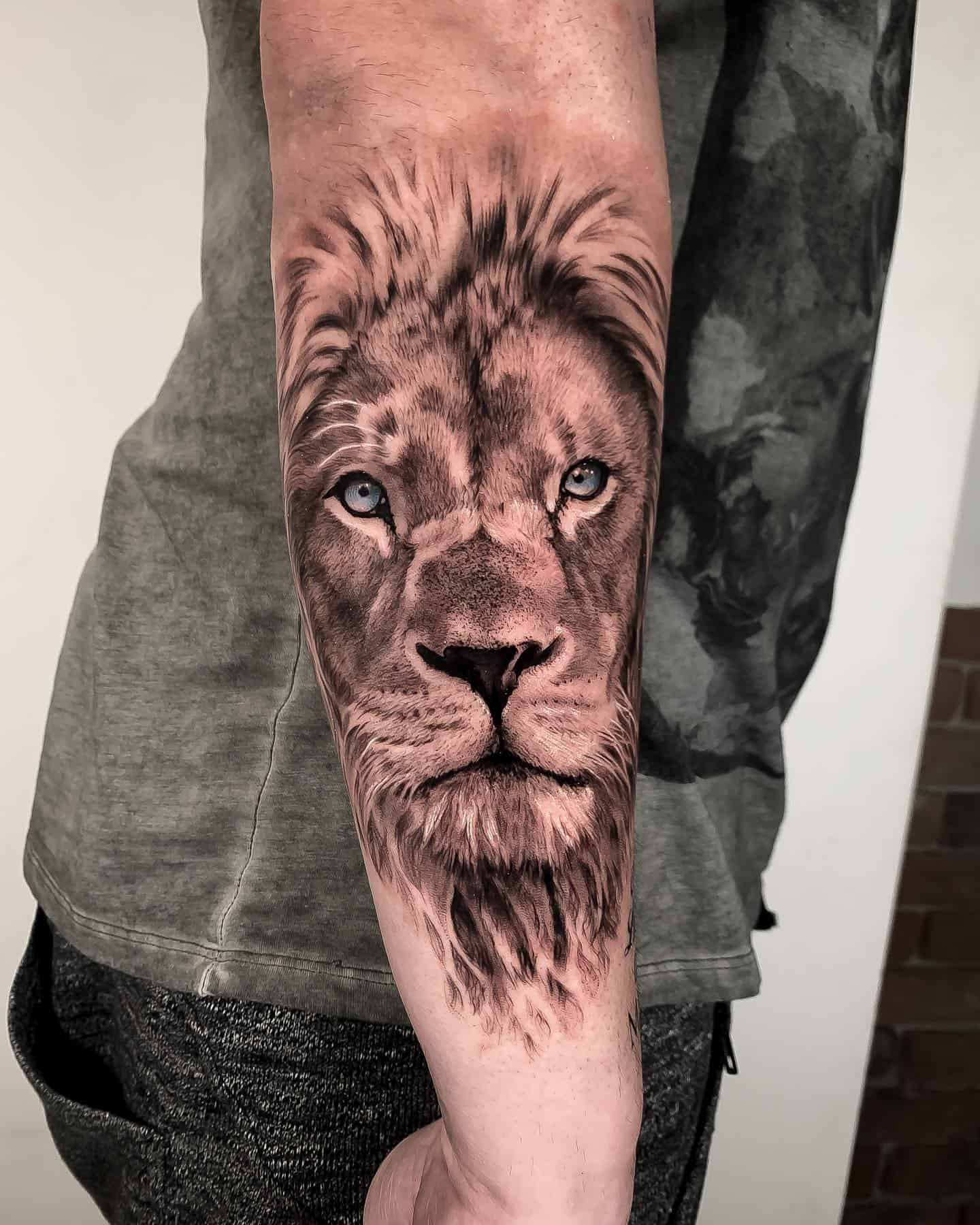 Lion Tattoo Ideas 14