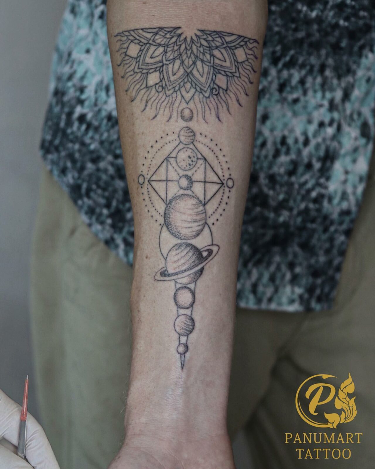 33 Geometric Tattoo Ideas for Men & Women in 2024