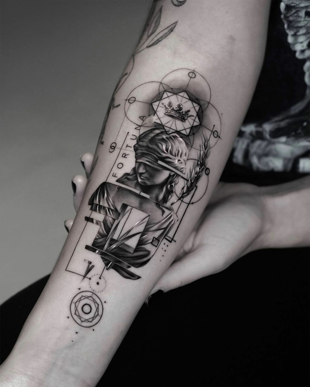 33 Geometric Tattoo Ideas for Men & Women in 2024