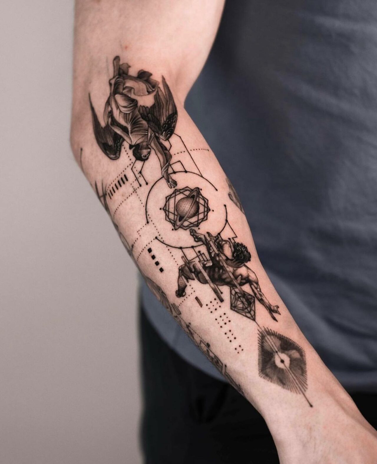 33 Geometric Tattoo Ideas for Men & Women in 2024